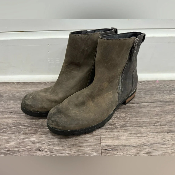 Womens Sorel Emelie Zip Bootie - Picture 2 of 6